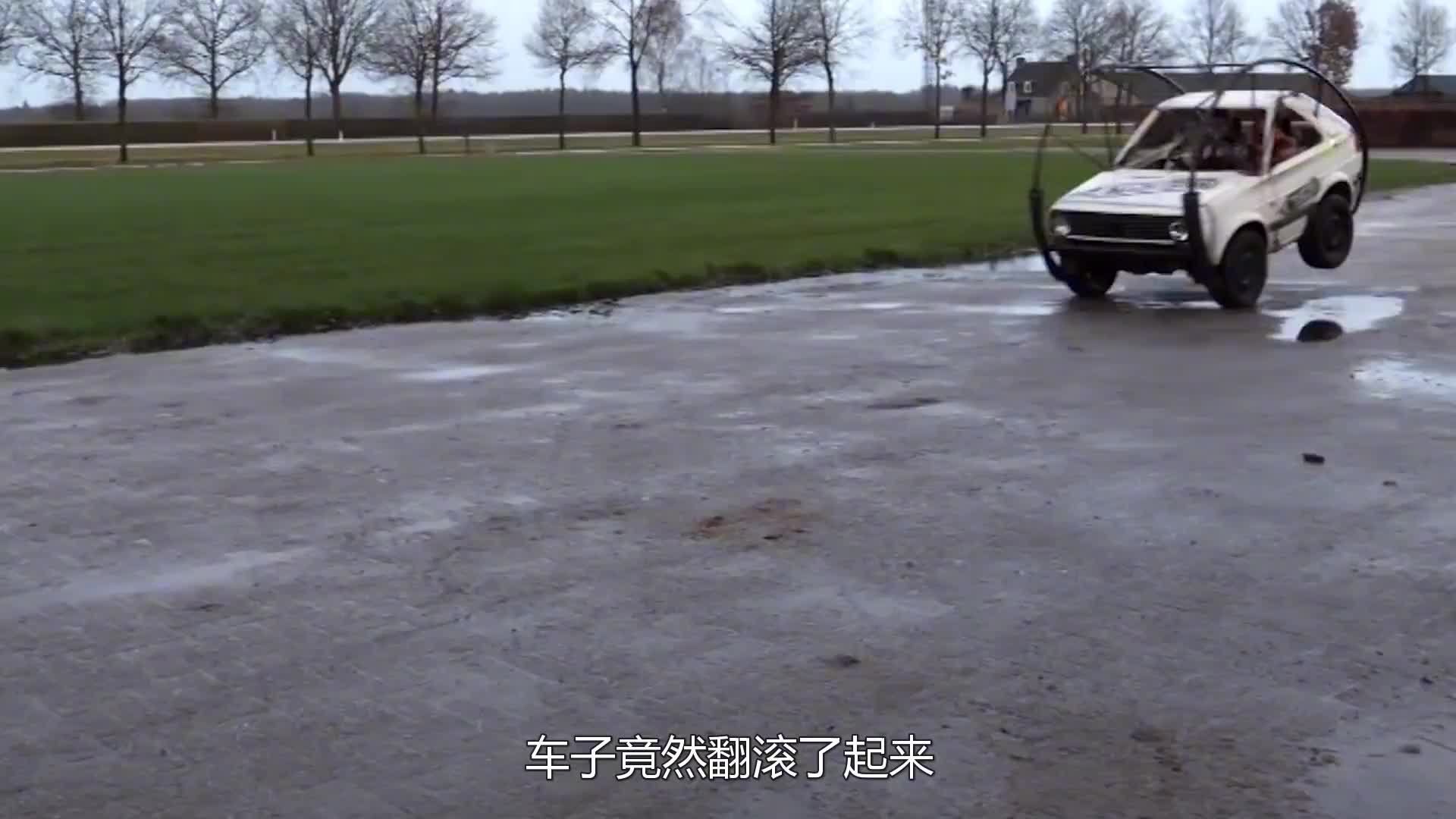 牛人自制车窗除冰神器，直接对准挡风玻璃喷火，场面太硬核！