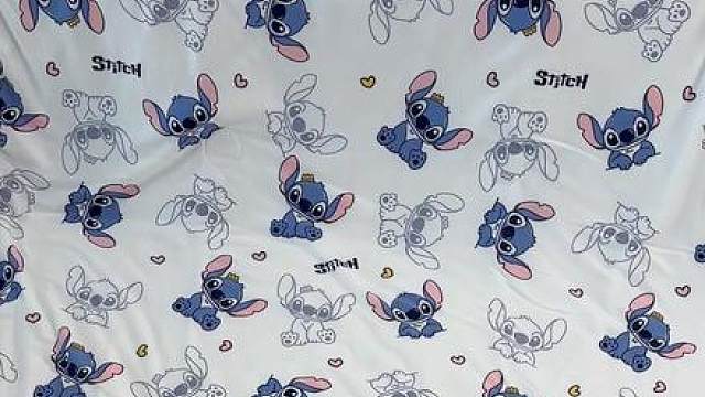 夏天到了，这个迪士尼的夏凉被，盖在身上真的很清爽很舒服，又凉又滑，史迪仔真的太可爱了#夏季必备#夏涼