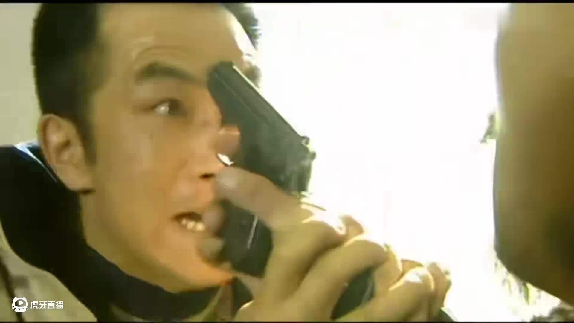 毒贩耍横不肯合作，结果遇见不要命的警察瞬间怂了《重案六组》P21