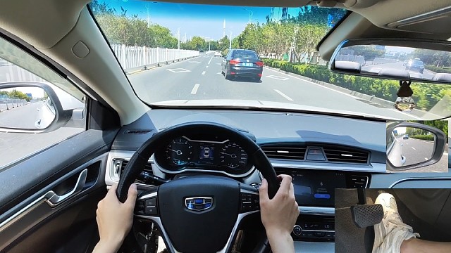 黑车估计吓着了，车都不会开了。这一段视频好多情况都遇到了。