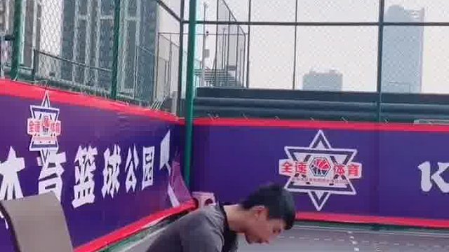 你们那边打球会这样穿吗？ 双击评论️