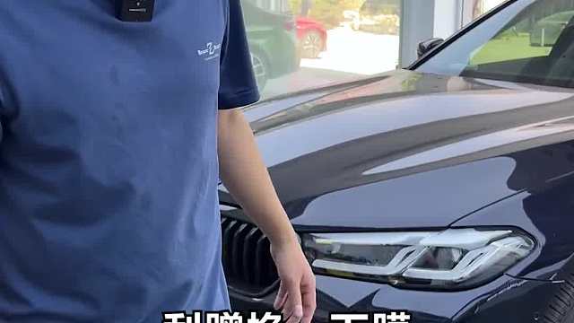 自己的车给刮到了，多亏贴了车衣保护！