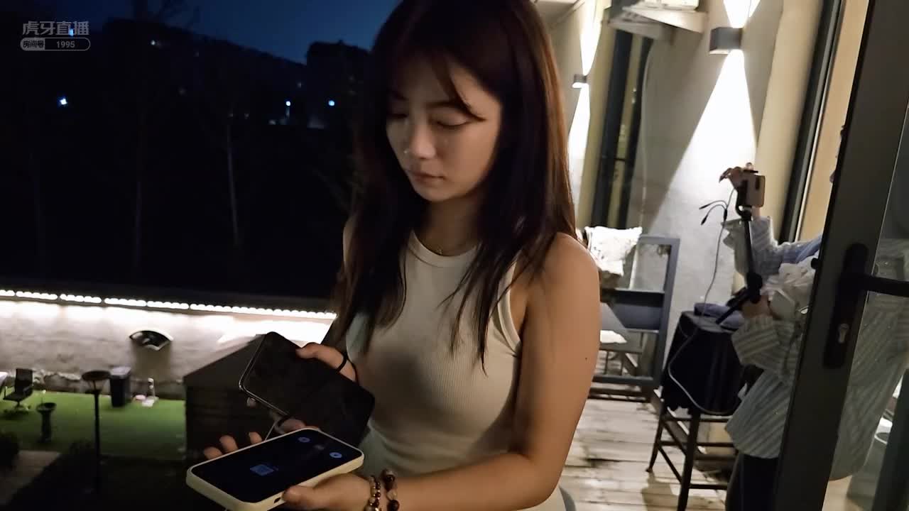 女主播说最近压力有点大，让我开导开导她！