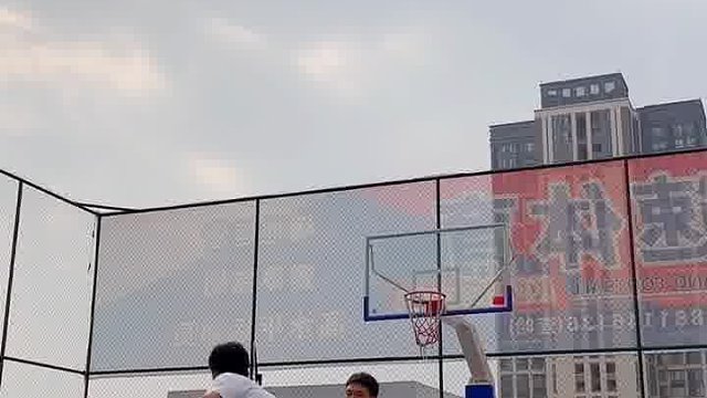 快过年了你们还在坚持打球吗？ 双击评论️