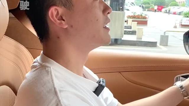 偶遇阿斯顿马丁小姐姐