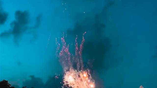 二十分钟的烟花盛宴,希望大家像烟花一样灿烂夺目!