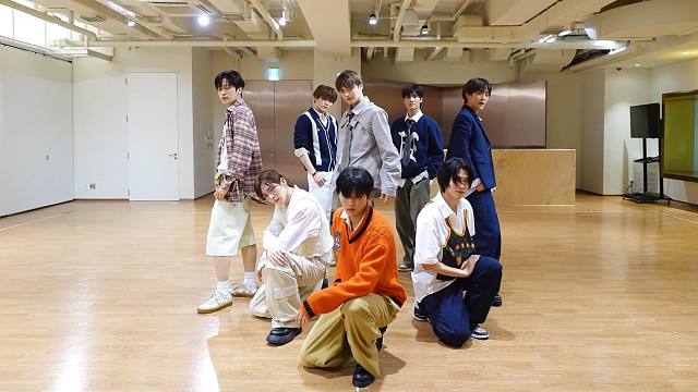 『4K镜面扒舞』LUN8最新回归曲WHIP镜面放大练习室 放大+加亮+替换音源 扒舞用