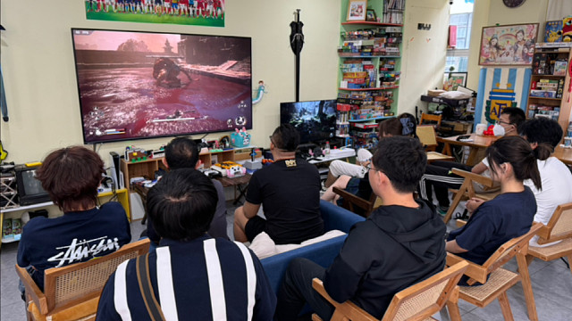 救命啊！店里已经变花果山了 老板还被黑熊精打哭了