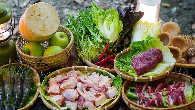 初秋露营｜在林间吃海南椰子鸡火锅