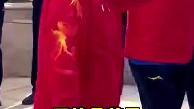 莎莎领导风范十足，国乒参观文化长廊，学习红色文化