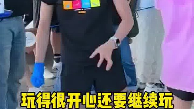 全红婵和好姐妹出去玩，手牵手太有爱，好开心呢