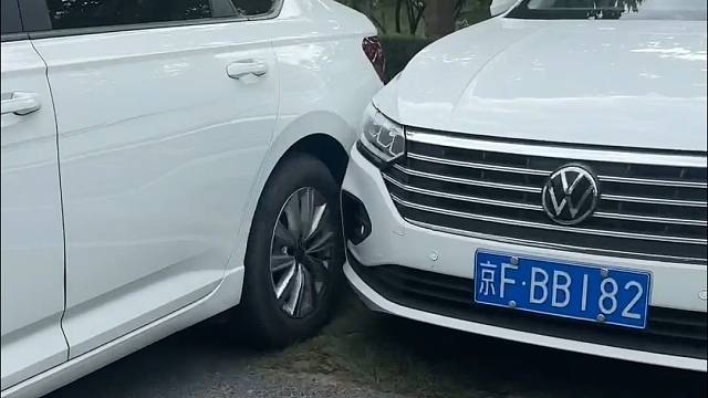 撞车绝对不可能！开车都是有技巧的！