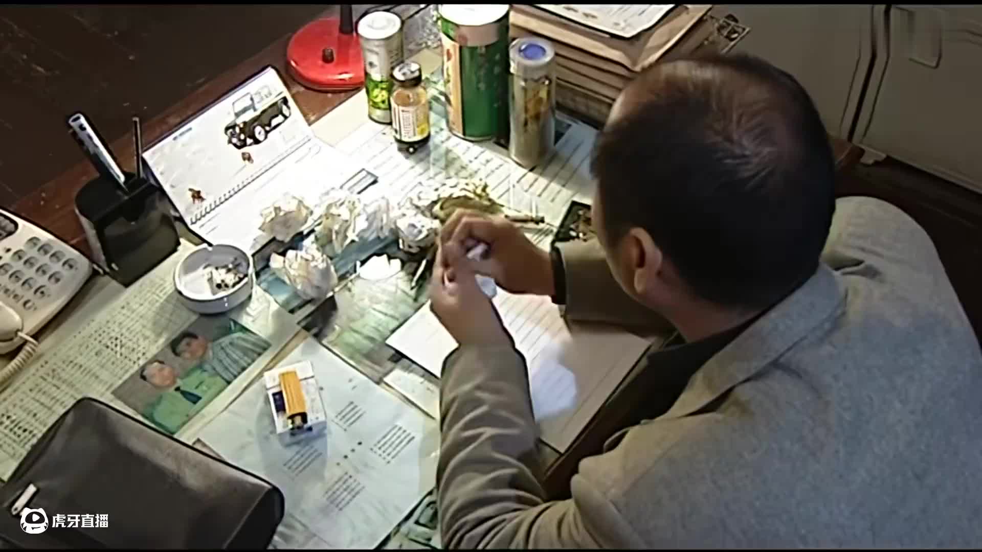 重案组警察离奇跳楼身死，真相让大曾三观尽毁《重案六组》胡刚案