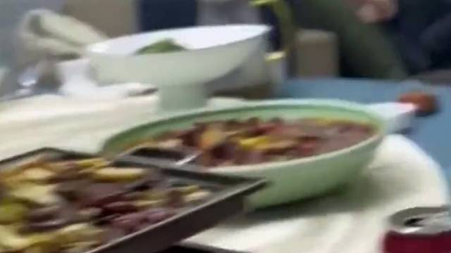 如芒在背，刀一个人的眼神是可以感受得到的。