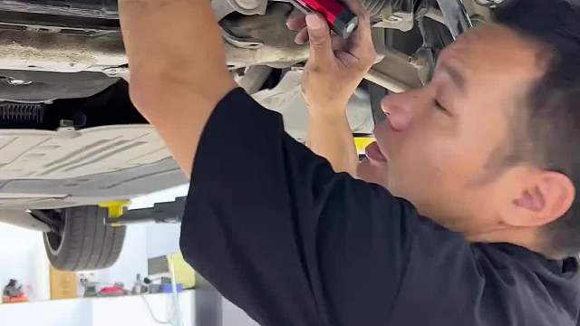 开车遇到漏油漏水怎么办？