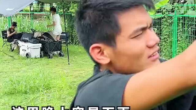 跟菲菲芙蓉在大雨中露营，多浪漫呀！