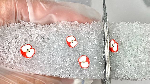 沉浸式剪一块清爽柚子味蜂巢海绵