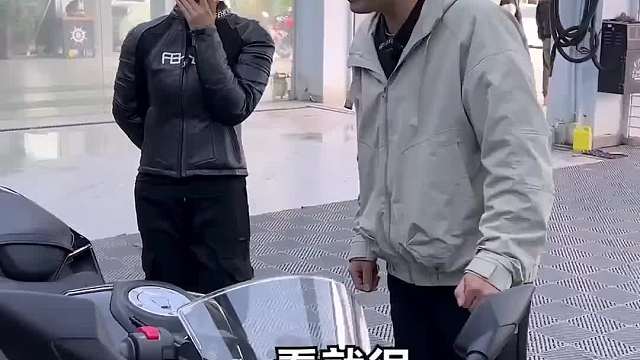 店里来了位女骑要贴膜，突然感觉自己那台650不香了