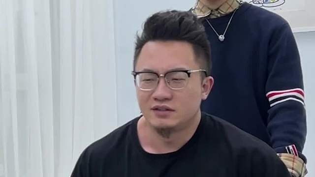 快过年了，染个爱情的颜色，希望明年各位兄弟都能脱单！
