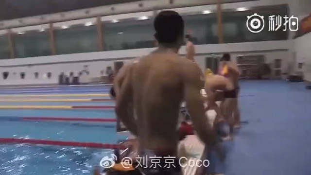 他只要去游 那他就必须是冠军