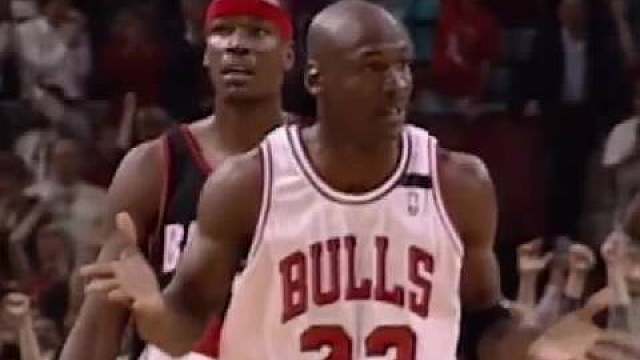 季后赛经典表现：1992年6月4日总决赛开拓者vs公牛G1，迈克尔-乔丹单场命中6记三分，全场贡献3