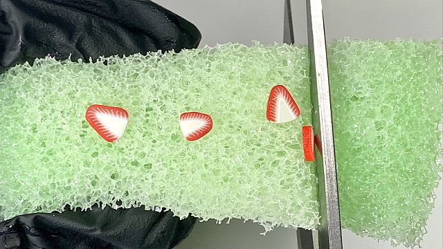 沉浸式捏一块哈密瓜软糖～