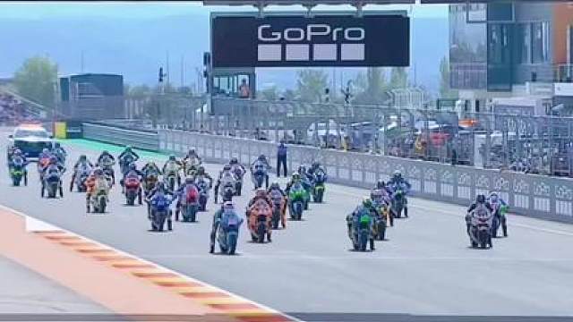 #motogp #摩托车比赛 #危险动作请勿模仿 #比赛现场 #压弯