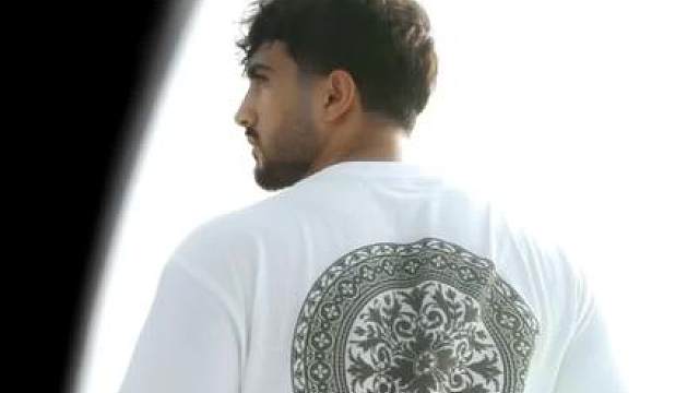 沙漠上与汽车创意拍摄技巧分享#拍摄技巧 #日常vlog #手机拍摄技巧 #男生拍照的超简单动作 #户