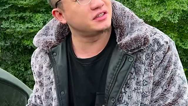 开大V8接俩闺蜜，居然被看不起？！