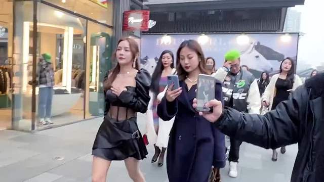 又老了一岁，不知道明年的发量还够不够我烫头