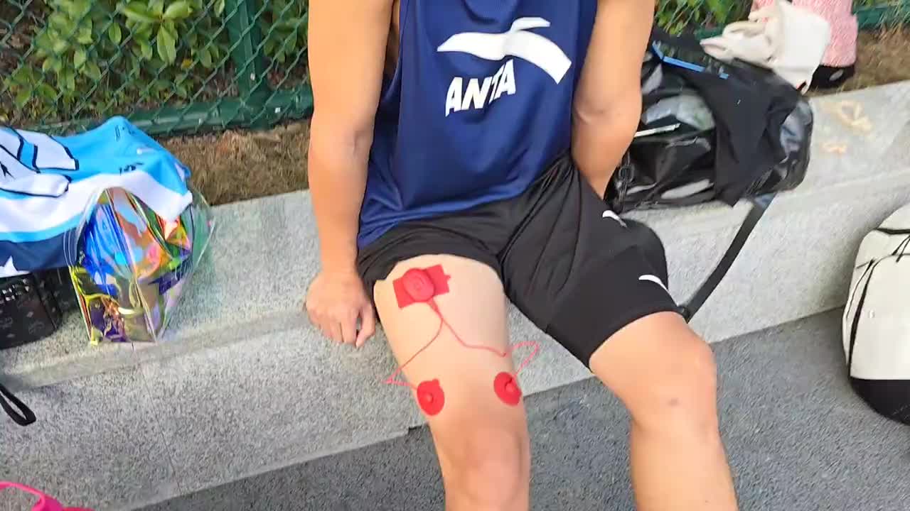 【集梦会长】男球员直接“电击热身”，女球员还想兄弟们辅助拉伸？