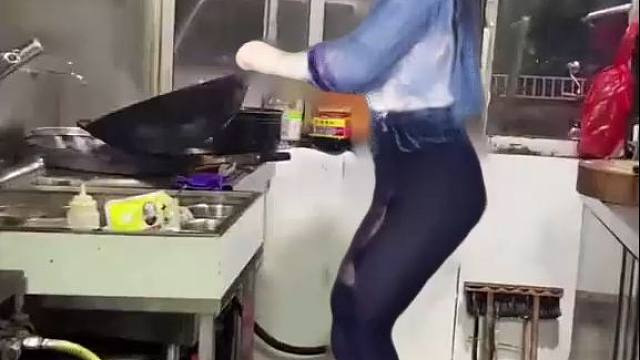 和九宝结婚的第一天，非要亲自下厨给我做最拿手的西瓜皮