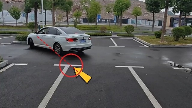 只看三个点位，轻松学会现实版倒车入库，新手建议看一看