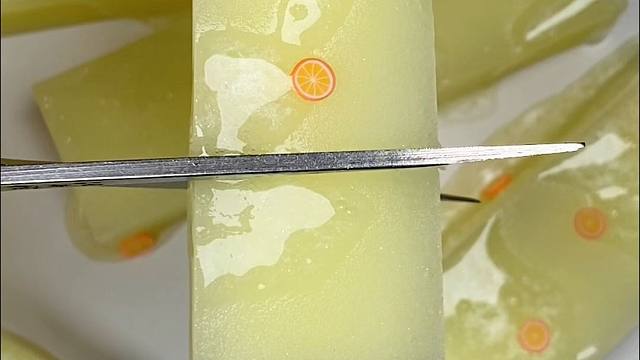 沉浸式剪一块柠檬海绵条子