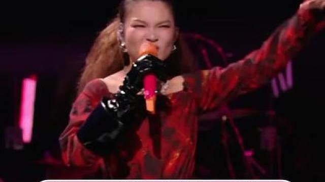 来自那姐的肯定！苏运莹的超绝感染力！！#苏运莹 #下一战歌手 #那英说苏运莹的歌有魔力