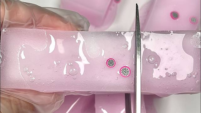 沉浸式剪一块水蜜桃纳米海绵条子