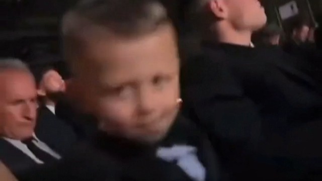 曼城太孙的音乐细胞比他爹强的太多， 他爹只会踢球和钓鱼