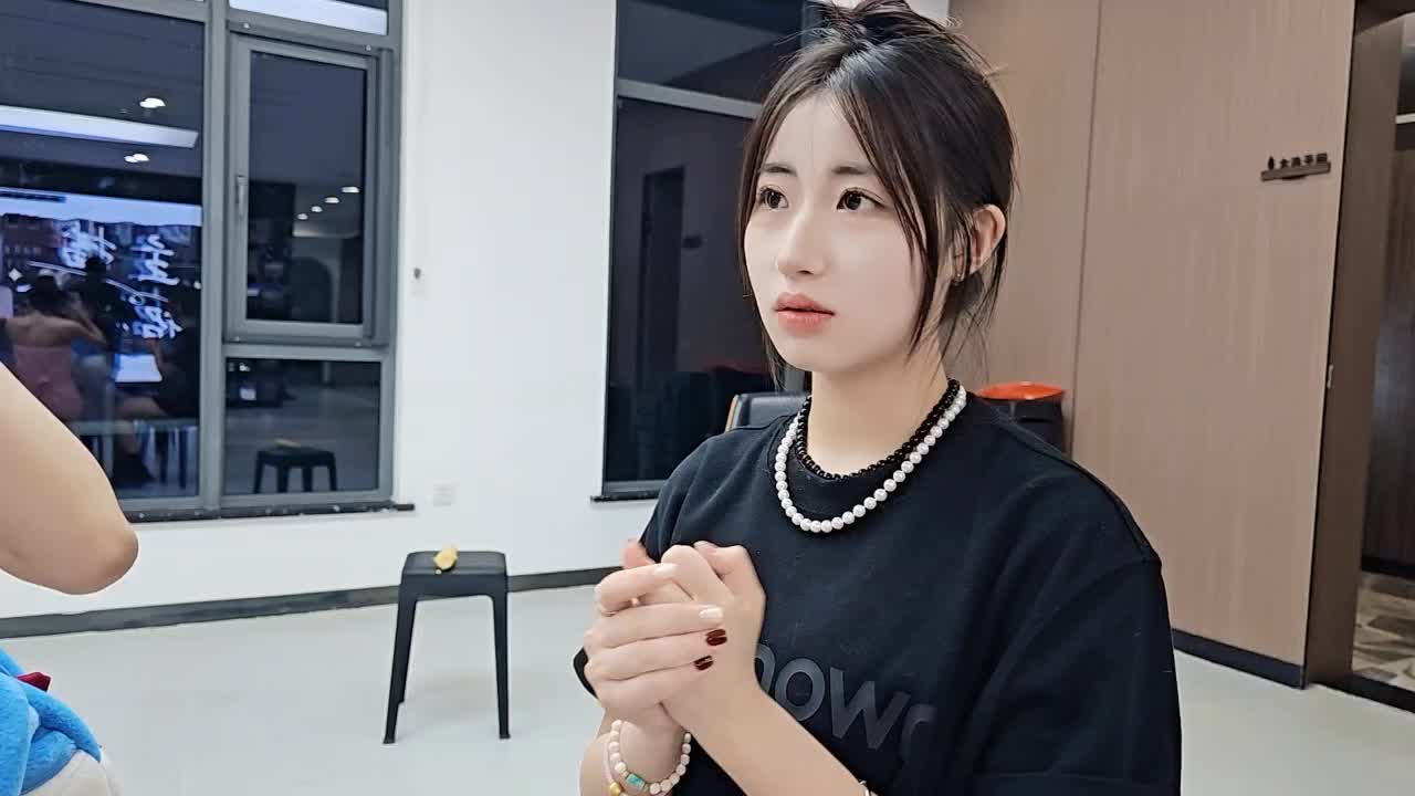 这个珍珠项链都没人要，你想要就拿去吧！