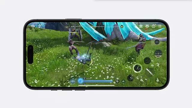 《王者荣耀世界》在 iPhone 16 上的实机演示，预计 2025 年上线。