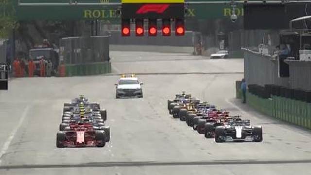 红牛内斗撞车 博塔斯心碎巴库 | 2018 F1阿塞拜疆大奖赛正赛集锦