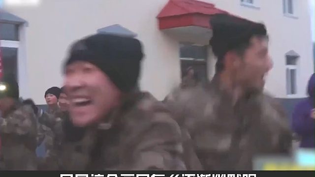 国乒队军训比春晚小品还搞笑，许昕马龙一起比赛叠豆腐