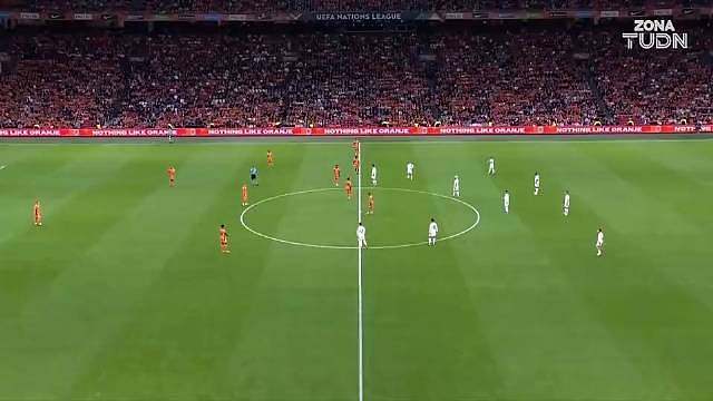 德里赫特这两场发挥真是灾难级，难怪欧洲杯被弃用，难怪拜仁亏本也要把他送走，看来曼联球迷又有福了！