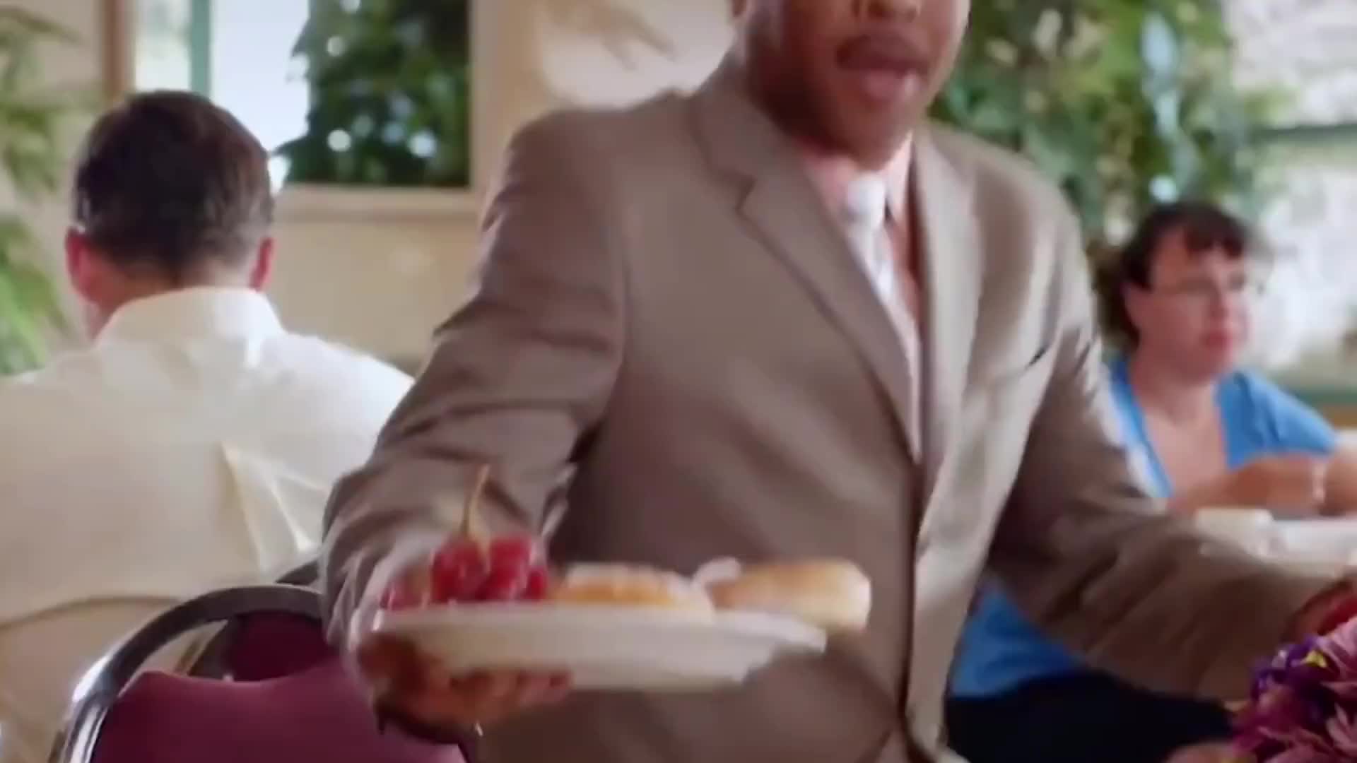 男子第一次住酒店，就遇到如此人性化服务，当场让他激动不已