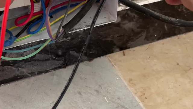 修不好没饭吃！厨房电路维修～