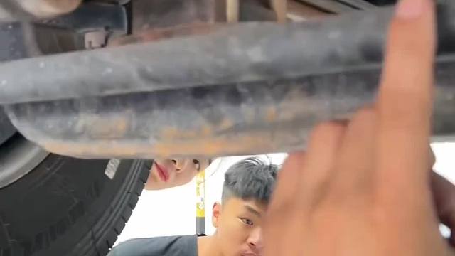 拖车轮胎快磨完了！前速差差这么多