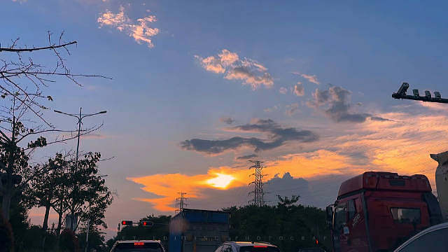 无论昨日如何，太阳依旧升起，生活总有重启的勇气，让心灵充满光芒，积极向上。勇敢面对困难，积极向上向前