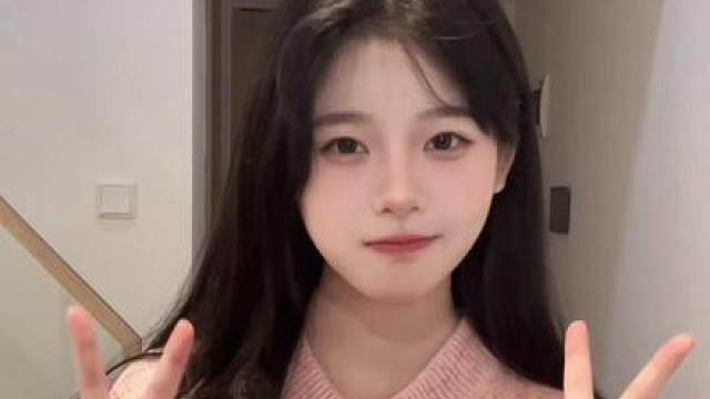 是谁周六要上课我不说#甜妹 #手势舞 #扭一扭