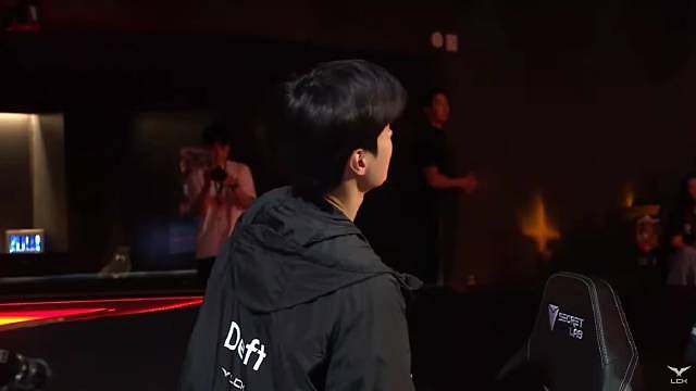 KT遗憾落败无缘S14，Deft鞠躬无奈一笑，Deft也辛苦了