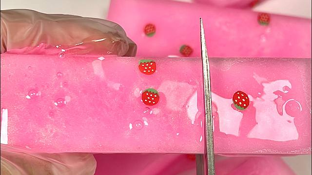 沉浸式剪一块草莓奶昔史莱姆条子