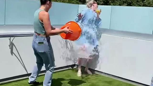 国外街头整蛊 (2)